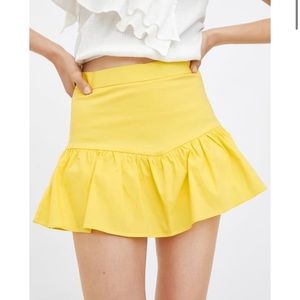 Super cute ruffle skirt from Zara!